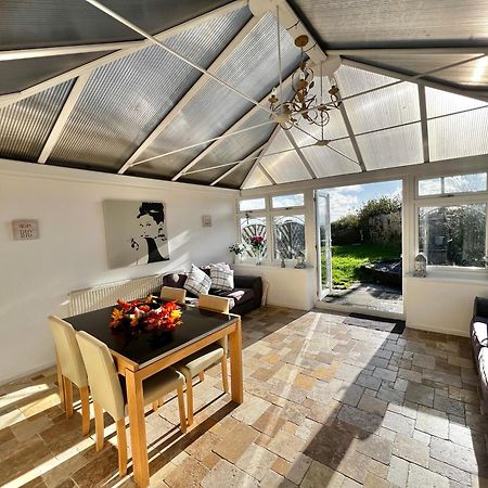 2 Bedroom Holiday Home In The Heart Of West Wales St Clears Bagian luar foto