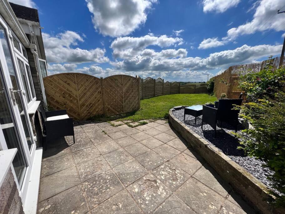 2 Bedroom Holiday Home In The Heart Of West Wales St Clears Bagian luar foto