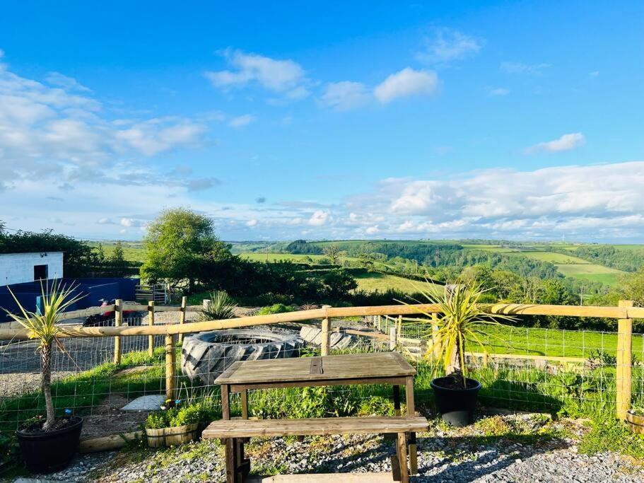 2 Bedroom Holiday Home In The Heart Of West Wales St Clears Bagian luar foto