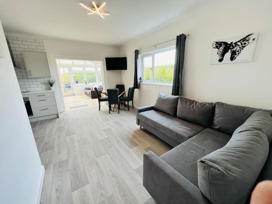 2 Bedroom Holiday Home In The Heart Of West Wales St Clears Bagian luar foto
