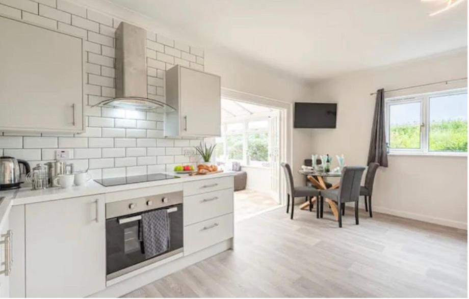 2 Bedroom Holiday Home In The Heart Of West Wales St Clears Bagian luar foto
