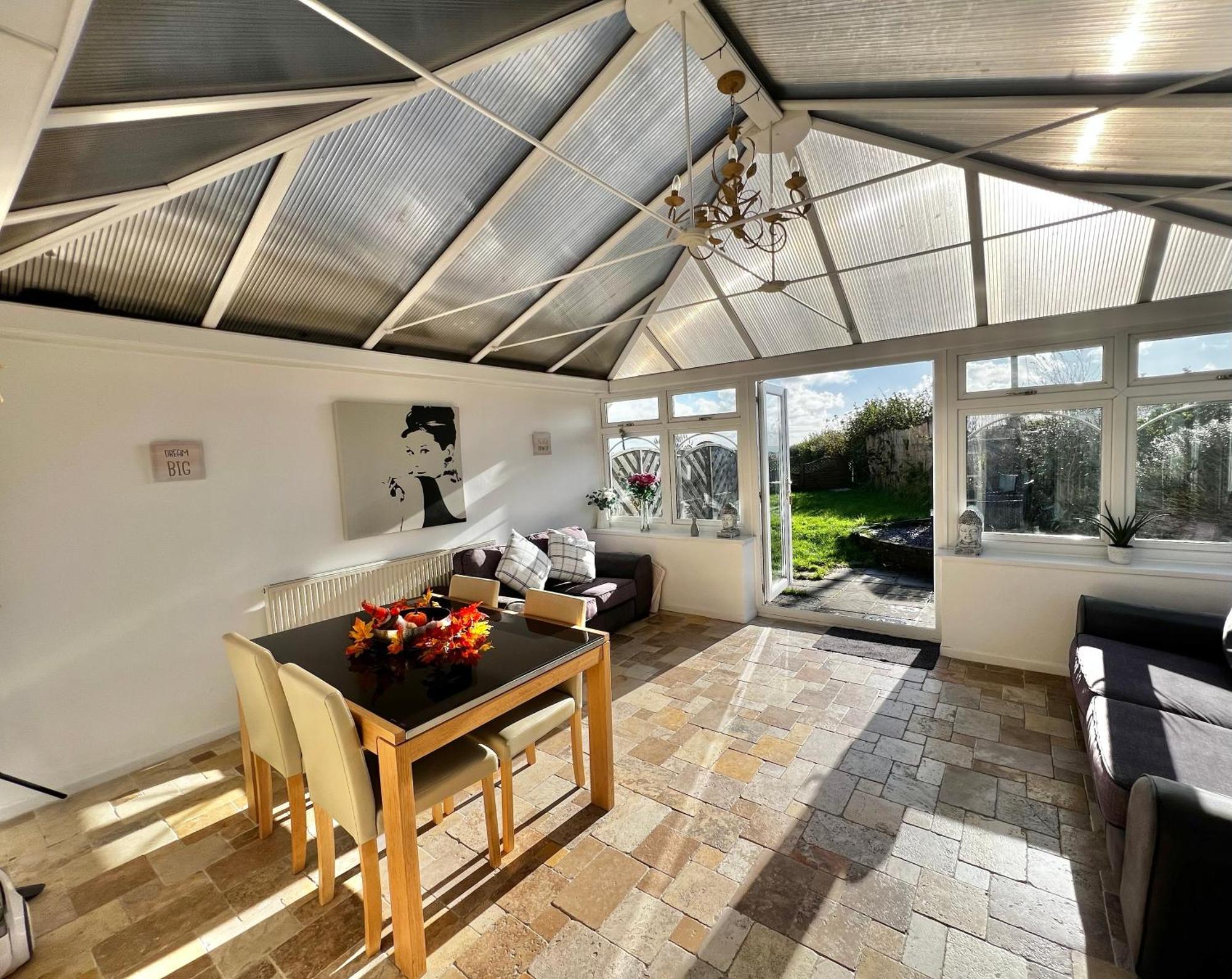 2 Bedroom Holiday Home In The Heart Of West Wales St Clears Bagian luar foto